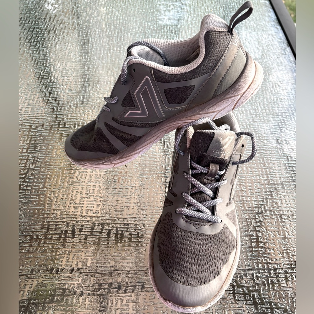 Vionic 335 miles sneakers 8.5 women’s gray walking shoes athletic